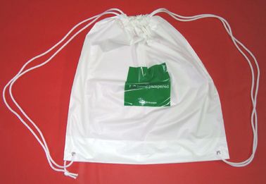 กระเป๋าเป้สะพายหลังพลาสติกกันน้ำ Drawstring ถุงราคาโรงงานสำหรับการเดินทางโปรโมชั่นกีฬา